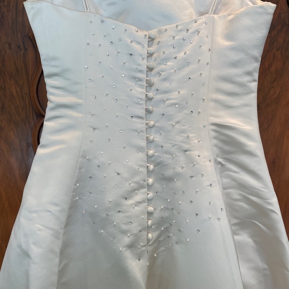 Custom made wedding gown - Picture 3 of 6